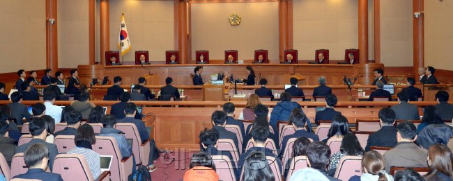 16일 헌법재판소에서 진행된 박근혜 대통령 탄핵심판에 최순실 씨가 증인으로 출석한 가운데 5차 변론이 열렸다 [사진=헤럴드경제]