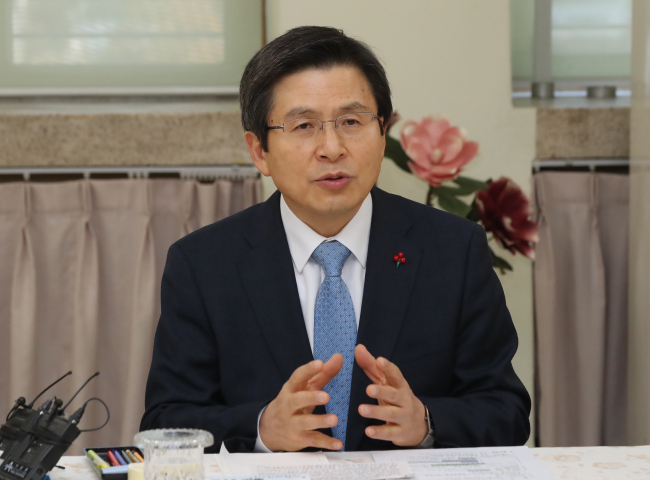 Acting President and Prime Minister Hwang Kyo-ahn (Yonhap)