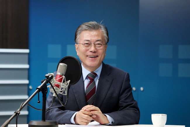 Presidential hopeful and former head of the Democratic Party of Korea Moon Jae-in (Yonhap)