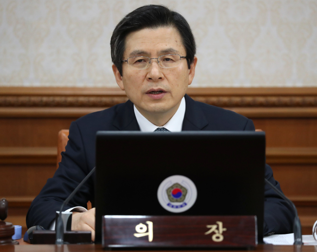 Acting President and Prime Minister Hwang Kyo-ahn (Yonhap)