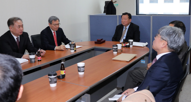 Saenuri Party's ethics committee holds a meeting (Yonhap)