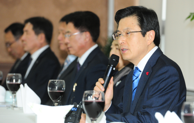 Acting President and Prime Minister Hwang Kyo-ahn (Yonhap)
