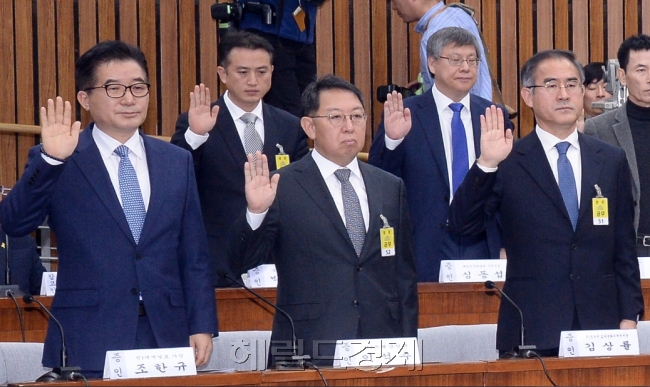 헌법재판소의 박근혜 대통령 탄핵심판 7차 변론에 출석한 김상률 전 교육문화수석(오른쪽). 사진은 지난 달 국회 국정조사 청문회 출석 당시. [사진=헤럴드경제DB]