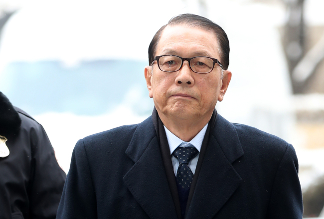 Former Blue House chief of staff Kim Ki-choon (Yonhap)