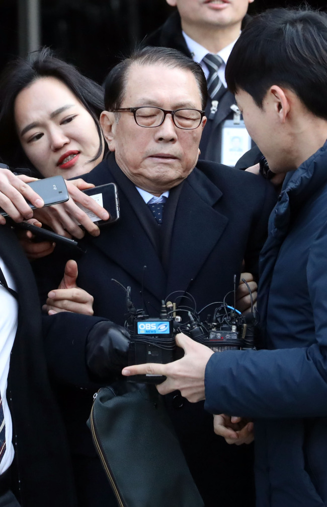 Former presidential chief of staff Kim Ki-choon (Yonhap)