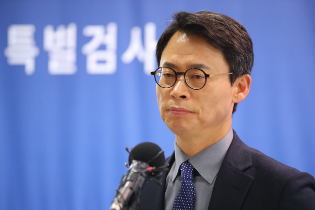 Lee Kyu-chul, spokesman for the independent counsel team (Yonhap)