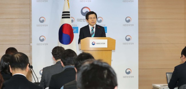 Acting President and Prime Minister Hwang Kyo-ahn (Yonhap)