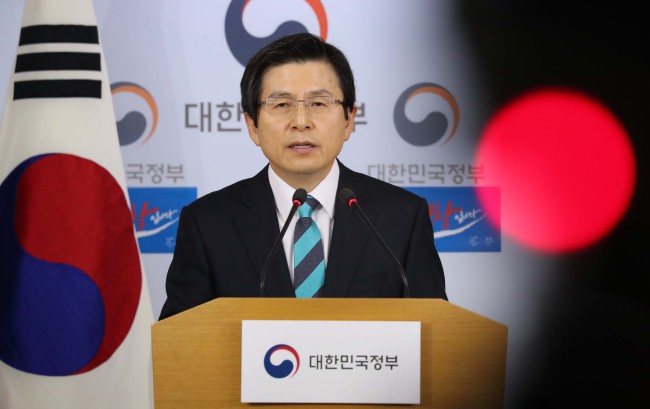 Acting President and Prime Minister Hwang Kyo-ahn (Yonhap)