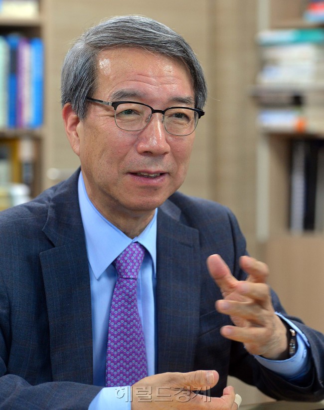 정운찬_전총리<br />이상섭 기자 babtong@heraldcorp.com
정운찬_전총리
이상섭 기자 babtong@heraldcorp.com