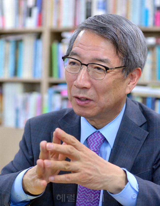 정운찬_전총리<br />이상섭 기자 babtong@heraldcorp.com
정운찬_전총리
이상섭 기자 babtong@heraldcorp.com
