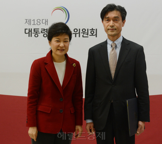 박근혜 정부 초대 청와대 교육문화수석을 지낸 모철민 프랑스 대사가 오는 2월 1일 헌법재판소의 대통령 탄핵심판에 증인으로 나온다. 모 대사는 지난 2013년 1월 18대 대통령직 인수위원회 여성문화분과 간사로 임명되며 박 대통령과 첫 인연을 맺었다. [사진=헤럴드경제DB]
