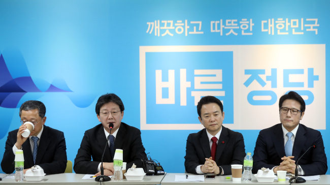 Bareun Party Rep. Yoo Seong-min speaks during a party meeting at the National Assembly in Seoul on Tuesday (Yonhap)