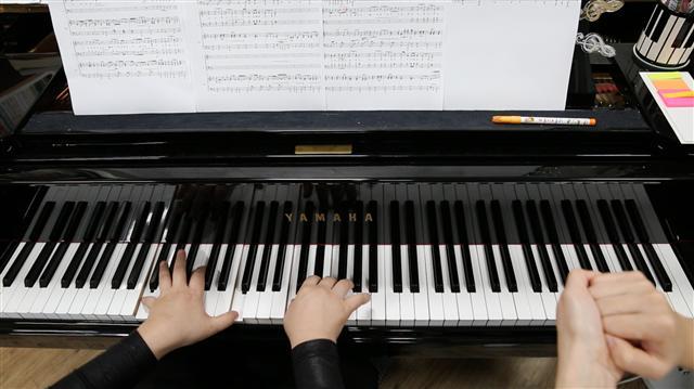 백현주, 함께 부르는 노래, 2016, 단채널 영상, 가변 설치
[사진제공=갤러리 아라리오]