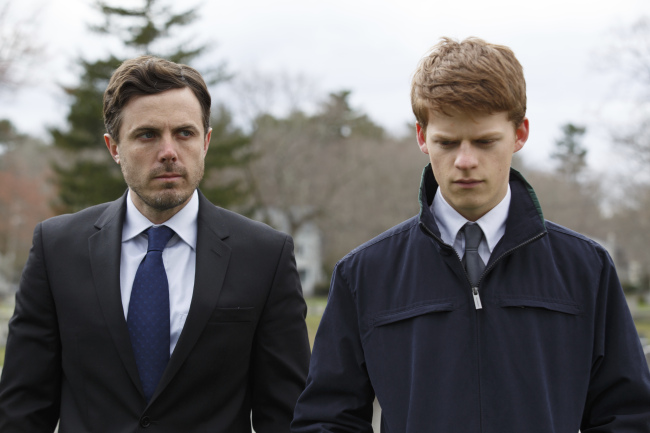 Lucas Hedges (right) and Casey Affleck in a scene from “Manchester By The Sea” (AP-Yonhap)