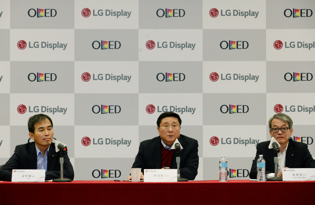 LG Display CEO and Vice Chairman Han Sang-beom (center) speaks at a press conference during the Consumer Electronics Show in Las Vegas on Jan. 4.