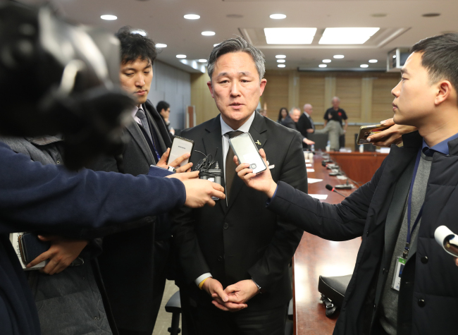 Rep. Pyo Chang-won speaks to reporters (Yonhap)