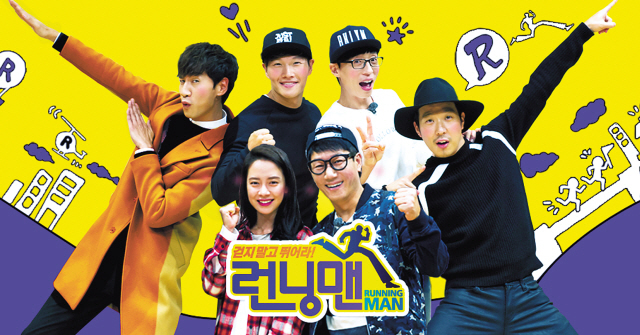 SBS 예능 ‘런닝맨’이 종영하려던 당초 계획을 바꿔 6인 멤버 그대로 이어가기로 했다.
송지효와 김종국의 돌연 하차 소식과 시즌2의 강호동 영입 계획과 고사, 두 멤버의 비자발적인 하차를 그냥 두고 볼 수 없었던 멤버들이 의리를 발휘해 전원이 함께 해 종영하겠다는 소식, 그러다 남승용 신임 예능본부장까지 나서 멤버들을 설득해 런닝맨을 지속하기로 합의했다는 소식이 이어졌다.
이 모든 소식들은 외부에 알려질 필요가 전혀 없는 것들이다. 그냥 잘하면 되는 거다. 누구는 그만두고, 누구는 나가라고 했다고 하다가 다시 한다고 하는 것은 모두 내부적인 봉합 과정일 뿐이다. 조직의 허술함을 노출시킨 꼴이다.
‘런닝맨’은 다시 한다는 게 중요한 게 아니다. 7년을 이어오고 있는 정통성과 중국 시장에 엄청난 반응을 일으켰다는 사실에 자부심을 가질 수는 있지만, 이제는 상황이 많이 바뀌었다.
‘런닝맨’은 오래 하다 보니 올드한 이미지가 형성됐다. ‘런닝맨’의 초기 연출자인 조효진 PD때는 도심형 게임 버라이어티라는 정체성이 확실했다. 하지만 점점 예측 가능한 캐릭터의 성격으로 인해 변화를 시도하면서 색깔이 바래졌다. 최근 모습은 ‘남자의 자격’이나 ‘무한도전’과도 겹치는 부분이 꽤 많다.
사실 3~4년 전만 하더라도 지상파의 일요 저녁 예능을 이렇게 하다가는 무수한 비판에 직면했을 것이다. 하지만 지금은 ‘노잼’인데도 비판 기사가 나오지 않는다. 관심이 없어진 것이다. 화제성이 크게 약화됐다. 케이블 채널이 주말까지 슬금슬금 들어오고 있는 있는 상황에서 이런 방식으로는 멀지 않아 역전 당할 수도 있다.
따라서 ‘런닝맨‘은 콘텐츠를 새롭게 만드는 게 급선무다. 그냥 놔두면 조만간 ‘구한말 예능’이 될 지도 모른다. 아직 이에 대한 이야기는 한마디도 없고, 누구는 나가고, 누구는 들어오고, 폐지냐 존속이냐는 이야기만 계속하고 있다. 뭔가 앞뒤가 바뀐 것 같다.
‘런닝맨’은 제작진이 머리를 맞대 하루빨리 노쇠해진 콘텐츠를 참신하고 재밌게 만들어야 한다. 그렇게 하지못하면, 서장훈의 표현대로 “그게 무슨 의미가 있냐”다.  서병기 선임기자/wp@