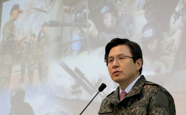 Acting President and Prime Minister Hwang Kyo-ahn delivers a speech in front of military personnel (YonhahP0