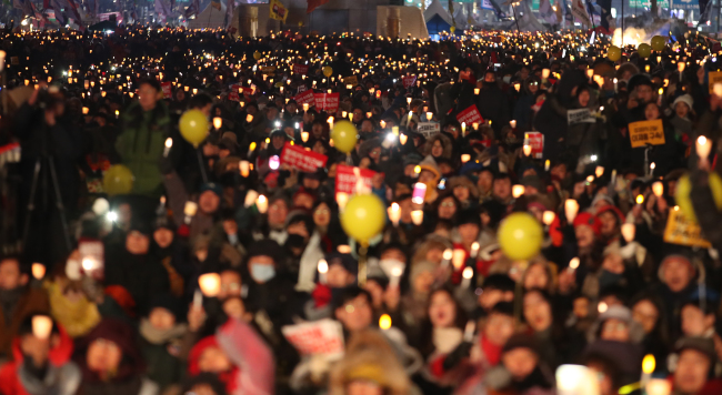 Photo taken at the 13th anti-Park rally in Gwanghwamun Square (Yonhap)