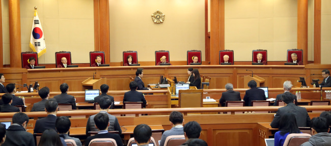 Court hearing last week at which all nine judges including chief justice Park were present for the last time (Yonhap)