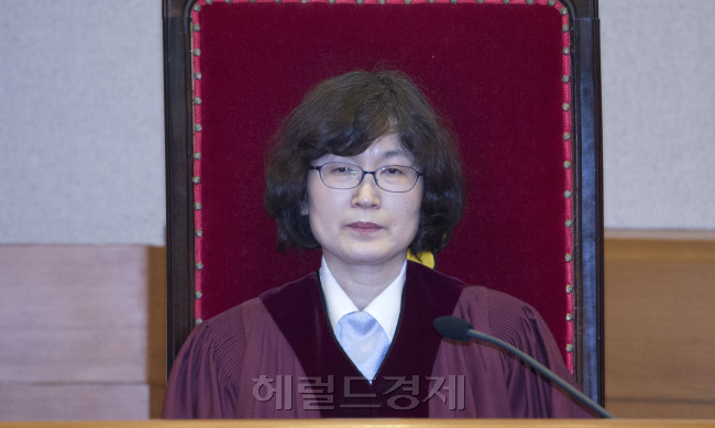31일 퇴임하는 박한철 헌법재판소장에 이어 소장 대행을 맡게 되는 이정미 재판관 [사진=헤럴드경제DB]