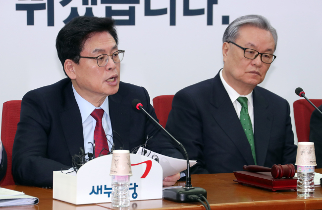 Party whip Rep. Chung Woo-taik (left)and interim leader In Myung-jin of the ruling Saenuri Party (Yonhap)
