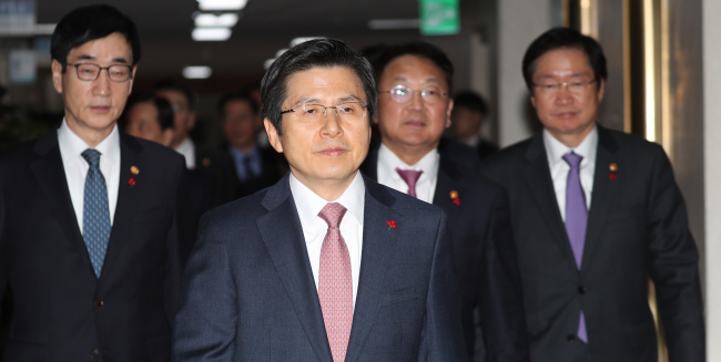 Acting president and prime minister Hwang Kyo-ahn (Yonhap)