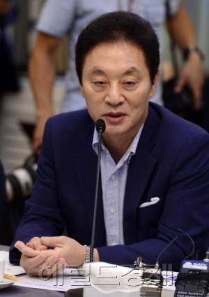 정두언 전 의원은 31일 남경필 경기도지사와 함께한 기자간담회에서 “반기문 전 UN 사무총장은 필패다”, “유승민 의원은 무난하게 지는 후보”라고 폭탄 발언을 내놨다. [사진=헤럴드경제DB]