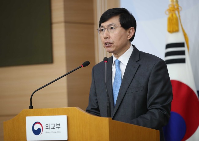 Spokesman for the Ministry of Foreign Affairs Cho June-hyuck speaks to reporters at a press briefing (Yonhap)