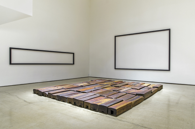 박현기, 무제, 1990(2017년 부분재현), 나무, 철판, 가변설치.[사진제공=갤러리현대]