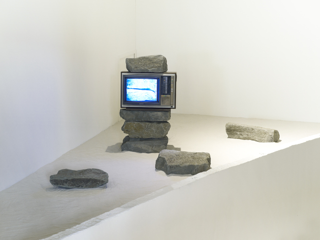 박현기, 무제, 1982, 돌, 가변설치.[사진제공=갤러리현대]