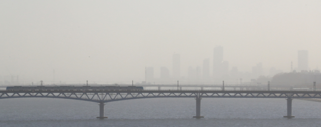 Seoul is shrouded in fine dust Friday, the first day of the four-day Lunar New Year holiday (Yonhap)