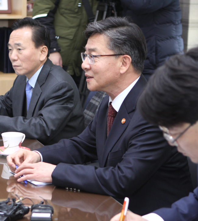Unification Minister Hong Yong-pyo (Yonhap)