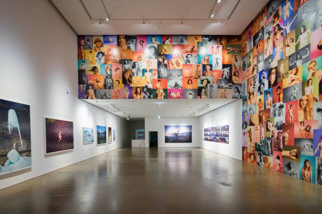 서울 한남동 디뮤지엄(D MUSEUM)은 올해 첫 전시로 ‘YOUTH-청춘의 열병, 그 못다한 이야기’전을 개최한다. 전시에는 28명의 아티스트가 제작한 사진 20여점, 영상 25여점, 그래픽, 설치 등 총 240여점 작품이 선보인다. [사진제공=디뮤지엄]