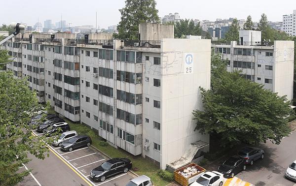 3.3㎡당 가장 비싼 아파트인 서울 개포주공 1단지 모습.