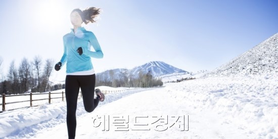 겨울에 흔히 나타나는 계절성 우울증을 완화시키는 데에는 조깅 같은 야외 운동이 효과적이다. 사진은 관련 이미지. [사진=헤럴드경제DB]