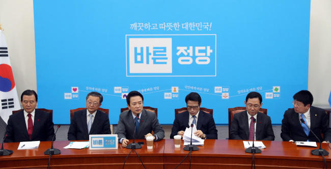 Bareun Party's seven-member Supreme Council (Yonhap)