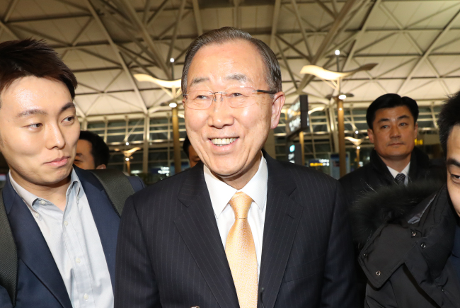 Former UN Secretary-General Ban Ki-moon answers reporters’ questions at Incheon Airport on Thursday, before leaving for Kenya to visit his daughter. (Yonhap)