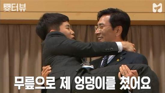 대선주자를 취업 준비생으로 가정하는 SBS ‘대선주자 국민면접’는 흥미와 신변잡기에 치중했다는 지적을 받았다.  [사진=SBS ‘대선주자 국민면접’ 문 전 대표 편 방송화면]