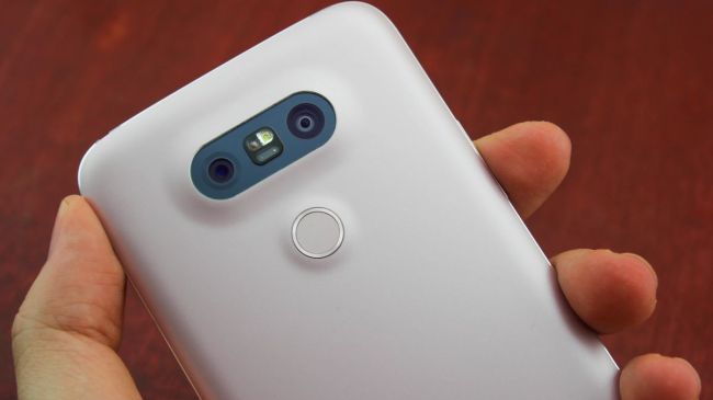 LG G5 dual-lens camera