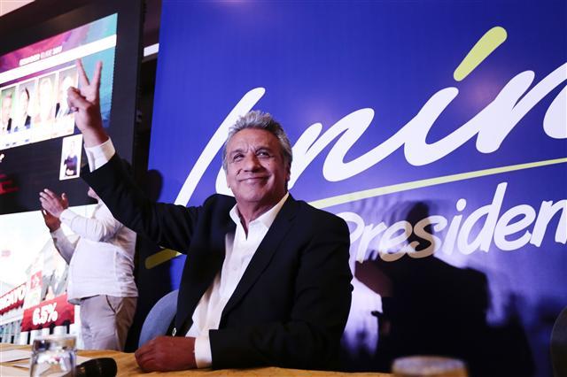 epa05804573 Ecuadorian presidential candidate Lenin Moreno celebrates after knowing a poll result in Quito, Ecuador, 19 February 2017. Government Ecuadorian presidential candidate Lenin Moreno has obtained 39.4 percent of the votes, to center-right opposition candidate Guillermo Lasso's 30.5 percent, according to an exit poll released shortly after the polls closed, by Teleamazonas television. EPA/JOSE JACOME