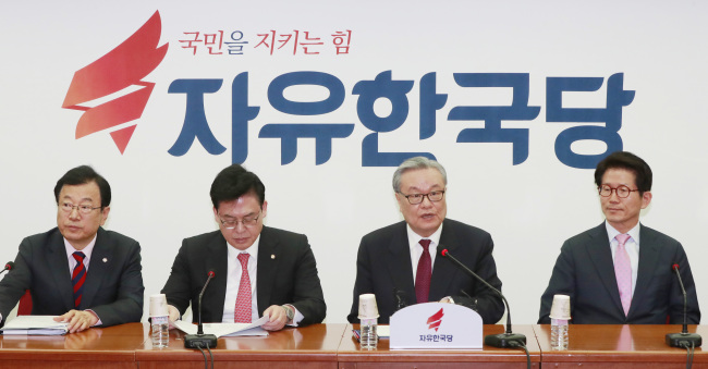 <YONHAP PHOTO-1068> 발언하는 인명진 비대위원장 (서울=연합뉴스) 한종찬 기자 = 자유한국당 인명진 비상대책위원장이 20일 서울 여의도 자유한국당 당사에서 열린 비상대책위원회에서 발언하고 있다. 2017.2.20 saba@yna.co.kr/2017-02-20 09:44:29/ <저작권자 ⓒ 1980-2017 ㈜연합뉴스. 무단 전재 재배포 금지.>
<YONHAP PHOTO-1068> 발언하는 인명진 비대위원장 (서울=연합뉴스) 한종찬 기자 = 자유한국당 인명진 비상대책위원장이 20일 서울 여의도 자유한국당 당사에서 열린 비상대책위원회에서 발언하고 있다. 2017.2.20 saba@yna.co.kr/2017-02-20 09:44:29/ <저작권자 ⓒ 1980-2017 ㈜연합뉴스. 무단 전재 재배포 금지.>