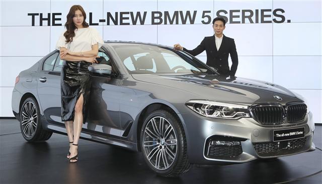 21일 오전 서울 강남구 파라나스타워에서 BMW 뉴 5 시리즈 신차 발표 행사가 열리고 있다. 반자율주행기술 ‘드라이빙 어시스턴트 플러스 시스템’이 적용된 뉴5시리즈의 가격은 가격은 6630만~8790만 원이다. [연합뉴스