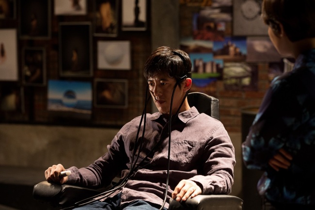 Go Soo stars in “Lucid Dream.” (NEW)