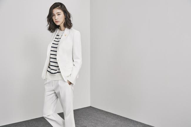 이제 대형마트에서도 정장 한 벌을 구매할 수 있게 됐다. 이마트는 ‘데이트X라르디니’ 컬래버레이션 2탄으로 여성복 라인을 론칭한다.  [제공=이마트]