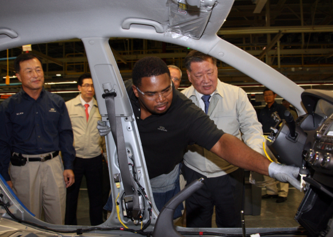 Hyundai Motor Group Chairman Chung Mong-koo visits the carmaker's US plant in Alabama.