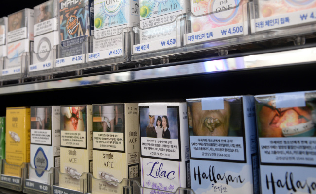 Feature] Smokers say graphic warnings on cigarette packs useless