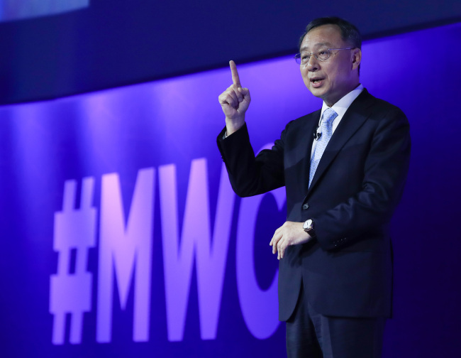 KT chairman Hwang Chang-gyu delivers an opening speech at the Mobile World Congress in Barcelona on Monday. (Yonhap)