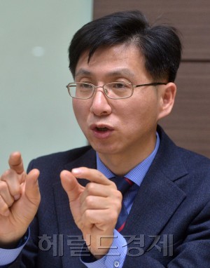 이웅영 인터로조 CFO는 인터로조의 비전으로 ‘2020년 매출 2000억원, 글로벌 톱5’를 제시했다.  사진=이상섭 기자 babtong@