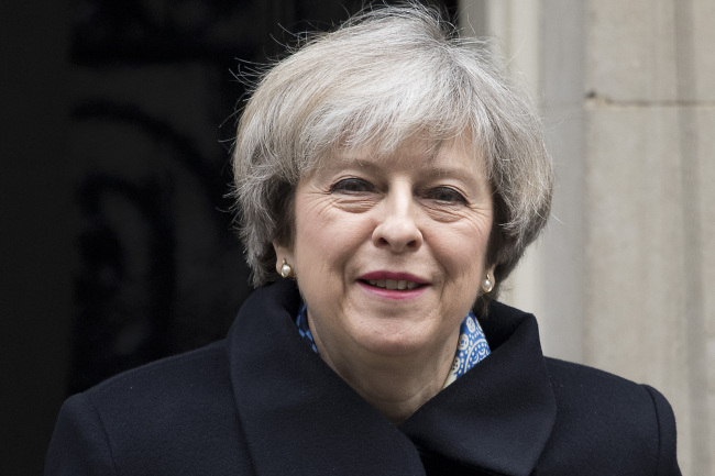 <YONHAP PHOTO-4809> British Prime Minister Theresa May leaves 10 Downing Street for the weekly Prime Minister's Questions session at the House of Commons in central London on March 1, 2017. The House of Lords looks set today to defy Prime Minister Theresa May by demanding guarantees for EU nationals living in Britain, delaying a bill she needs to start Brexit negotiations. / AFP PHOTO / Justin TALLIS/2017-03-01 20:46:03/ <저작권자 ⓒ 1980-2017 ㈜연합뉴스. 무단 전재 재배포 금지.>
<YONHAP PHOTO-4809> British Prime Minister Theresa May leaves 10 Downing Street for the weekly Prime Minister's Questions session at the House of Commons in central London on March 1, 2017. The House of Lords looks set today to defy Prime Minister Theresa May by demanding guarantees for EU nationals living in Britain, delaying a bill she needs to start Brexit negotiations. / AFP PHOTO / Justin TALLIS/2017-03-01 20:46:03/ <저작권자 ⓒ 1980-2017 ㈜연합뉴스. 무단 전재 재배포 금지.>